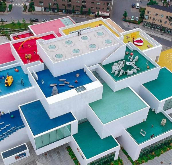 LEGO-House-oppe-fra-mange-klodser